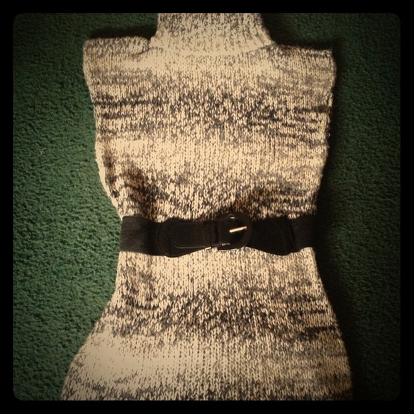 Black and gray short sleeve long sweeter