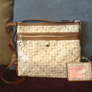 Authentic coach crossbody bag w/ID holder
