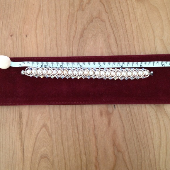 Pearl and crystal caterpillar bracelet - Picture 4 of 4