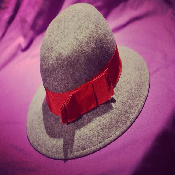 Mystery woman hat