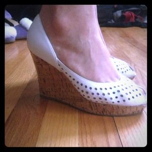 Steve Madden 7.5 white wedges