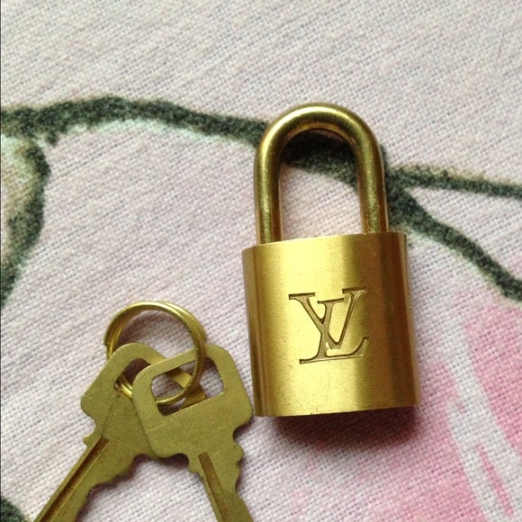 Louis Vuitton lock & key TRADE to @jadenutt