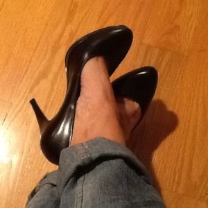 NWOT! Black 9west pumps!