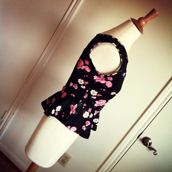 ** SOLD ** Black Pink & White Floral Peplum Top - Picture 4 of 4