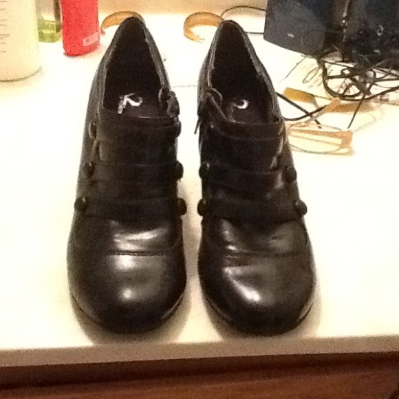 Black heels - Picture 1 of 3