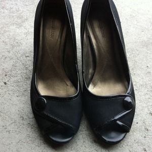 Black dress shoes