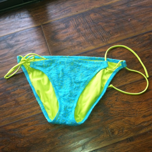 NWOT Victoria's Secret bathing suit bottom