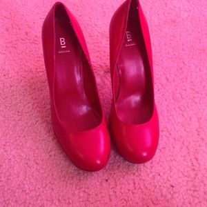 Bakers pumps. Red.