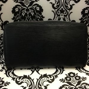 Louis Vuitton zippy organizer wallet