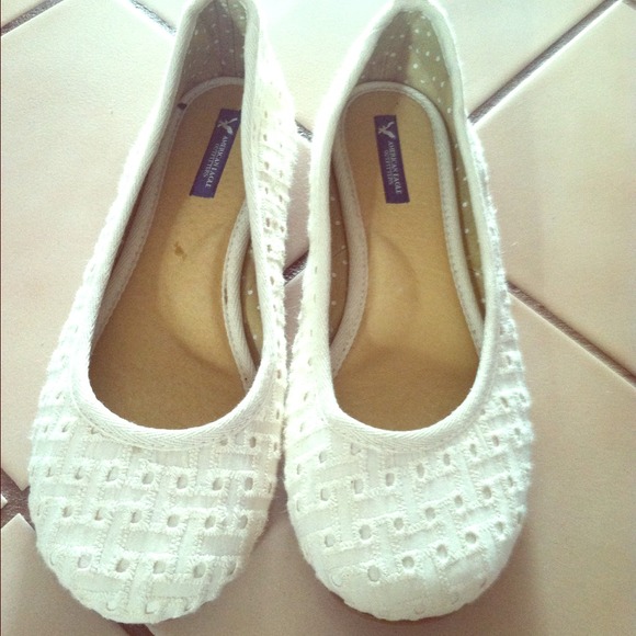 Brand New! Cream Quilted American Eagle Flats