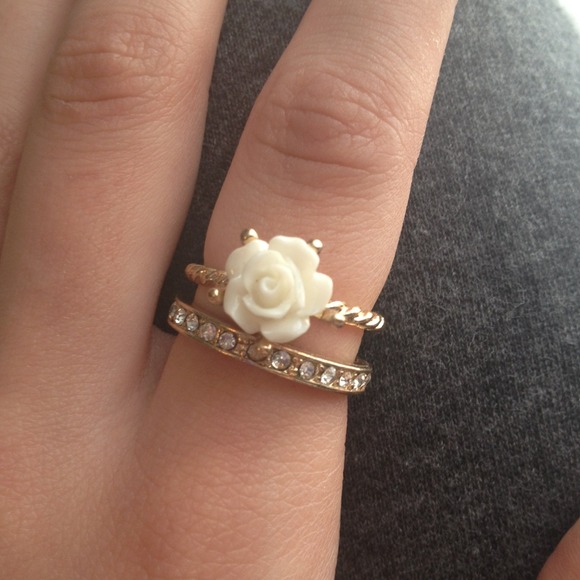 ❌SOLD❌ Flower ring set