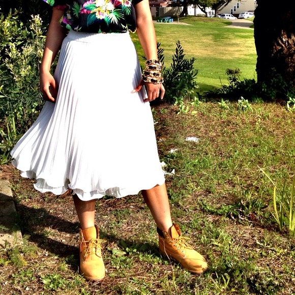 pleated skirt