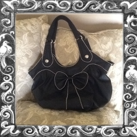 🌺REDUCED🎀Like new leather purse with silver🎀