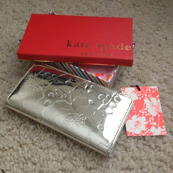 🎉SOLD🎉Kate Spade street Stacey Wallet