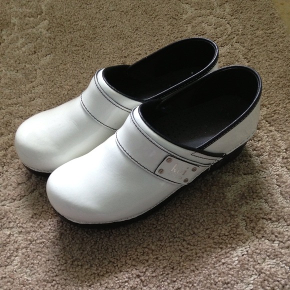 Koi by sanita like new white size 39 nursing clogs