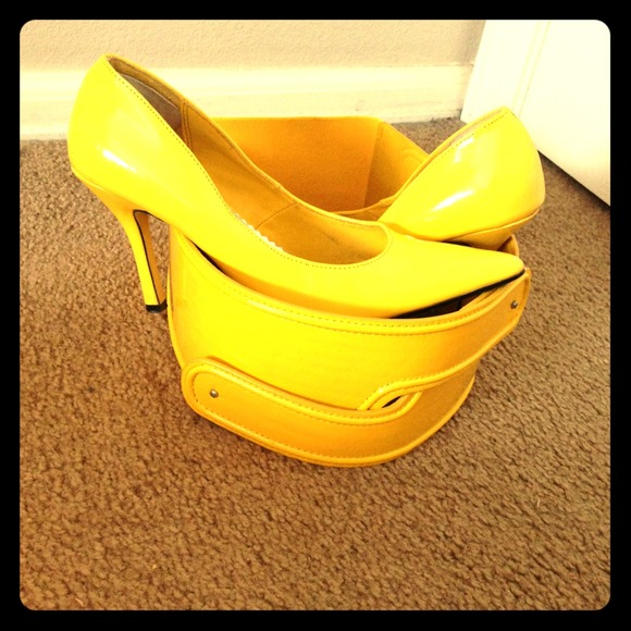 Traded🐾🐾🐾Heels and belt