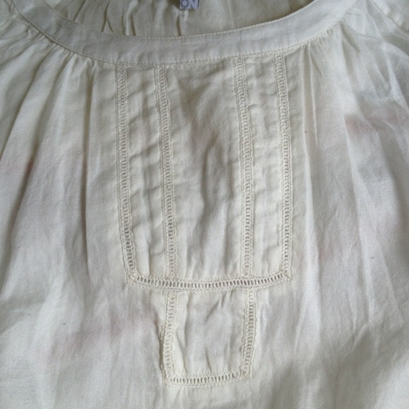 📍SOLD📍 Off white top - Picture 3 of 3