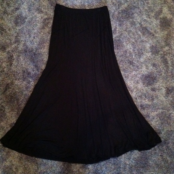 BUNDLED❗Black maxi skirt