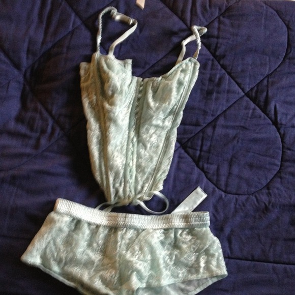 Beautiful NEW bustier & panties !! Sea foam...