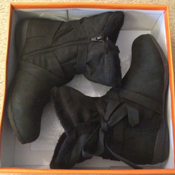 NWOT CA Collection by Carrini Boots! Size 7