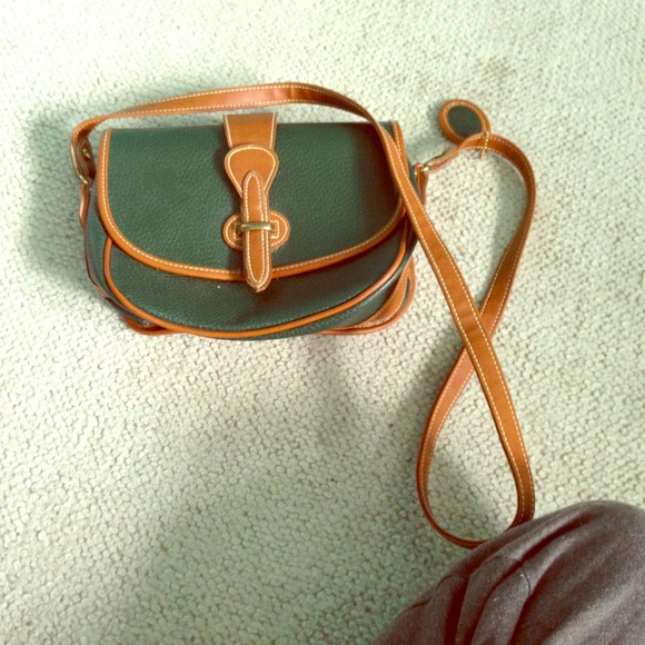 Handbags - ⬇REDUCED⬇Vintage Leather Cross Body Bag