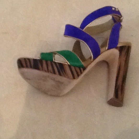 BCBG Max Azria Milan Sandal, Sz 9 - Picture 4 of 4
