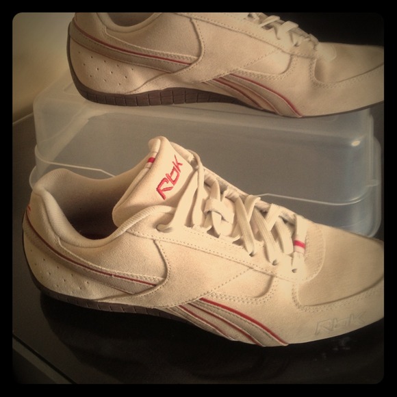 🎯REDUCED🎯 Reebok Suede sneaker/shoe