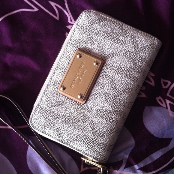 Michael kors wallet/iphone wallet