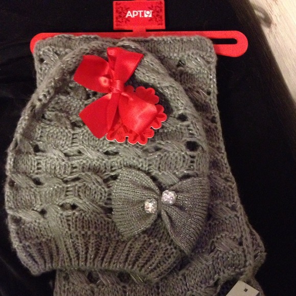 APT 9 scarf and hat!