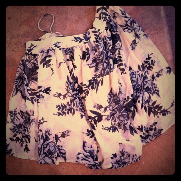 One shoulder bubble top