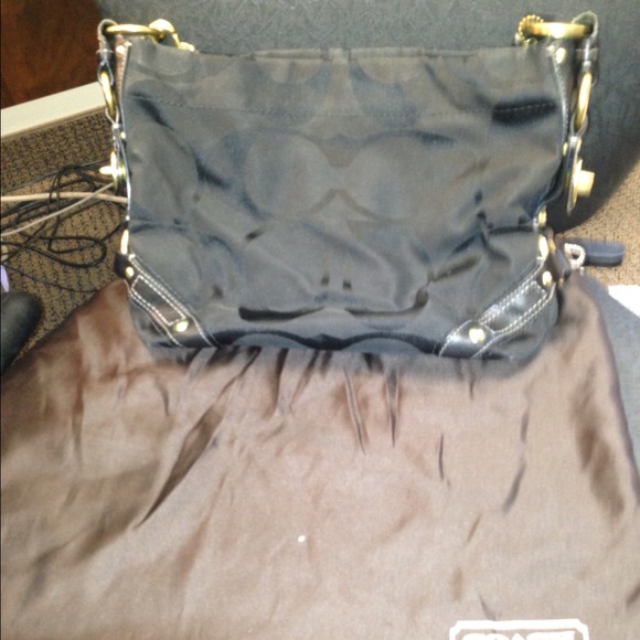 🎈REDUCED Coach Signature Sateen Carly Shoulderbag