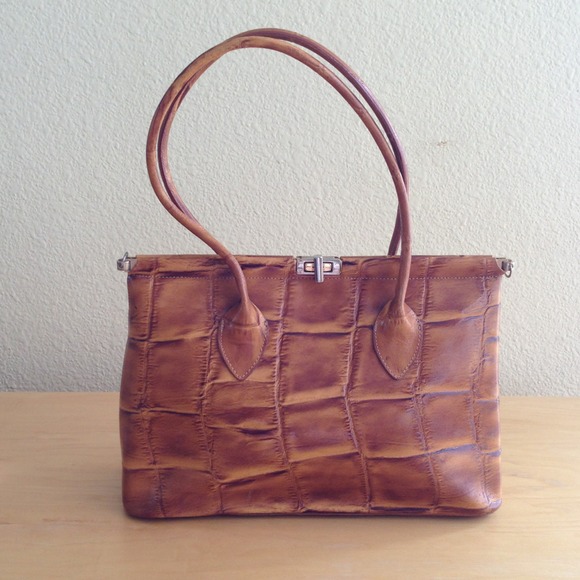 Handbags - 🎀Sold in Bundle🎀Crocodile faux leather bag🎀