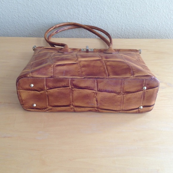 🎀Sold in Bundle🎀Crocodile faux leather bag🎀 - Picture 2 of 4