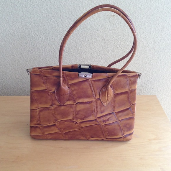 🎀Sold in Bundle🎀Crocodile faux leather bag🎀 - Picture 4 of 4