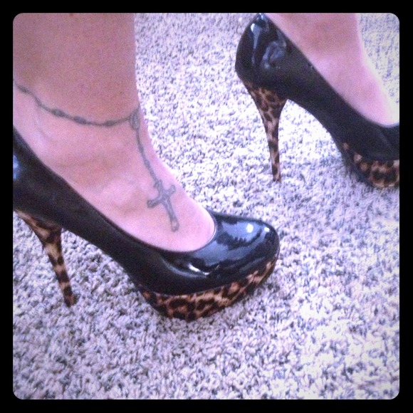 Black and leopard pumps