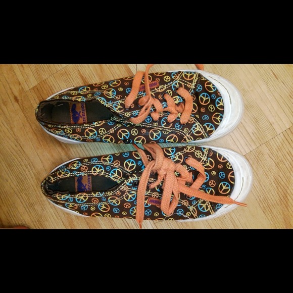Rocketdog peace sign tennis shoes