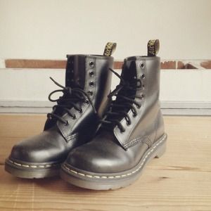 Dr. Martens Shoes - Black Size 6 Doc Martens Dr. Martens Shoes - Black Size 6 Doc Martens
