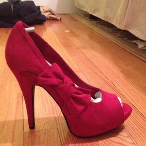 Faux-suede pumps!