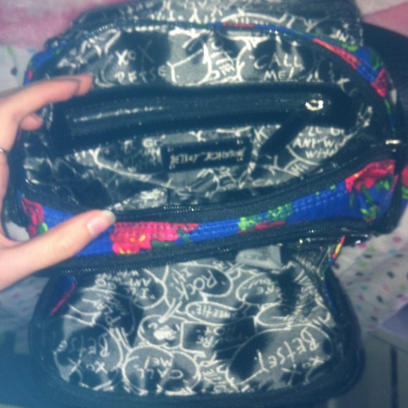 🔶TRADED🔶 Betsey Johnson Crossbody Bag NWT $88 - Picture 2 of 4