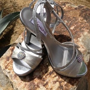 New size 7 Shoes by Dyeables