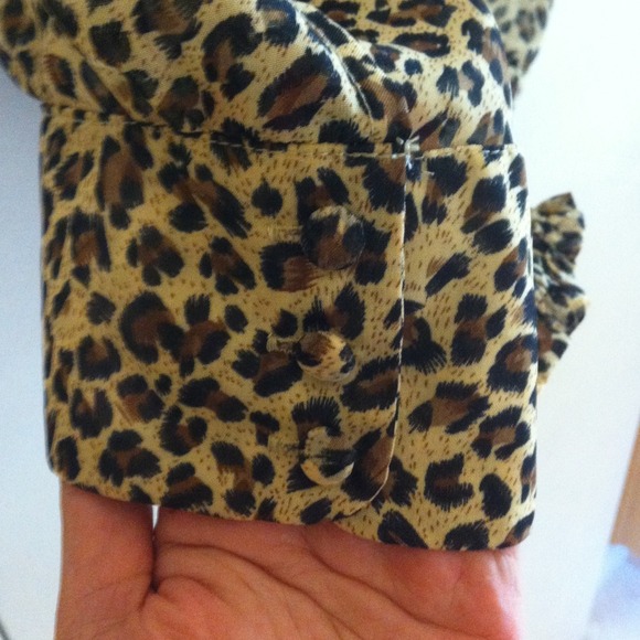 🙅RESERVED. Leopard Print Top & HK Wallet - Picture 3 of 4