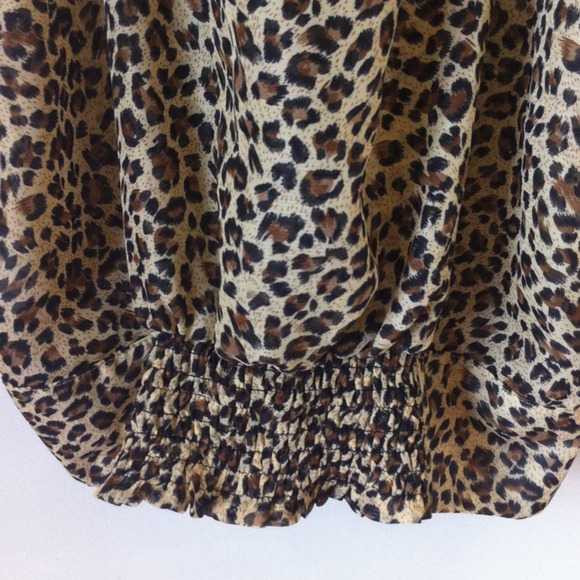 🙅RESERVED. Leopard Print Top & HK Wallet - Picture 4 of 4