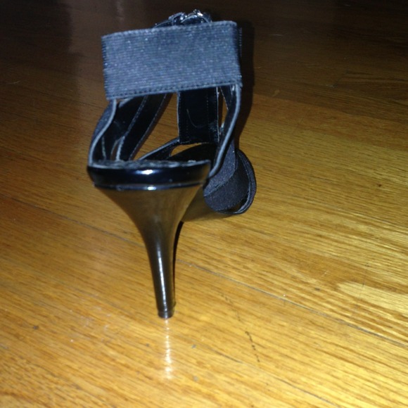 Shoes - Picture 3 of 4