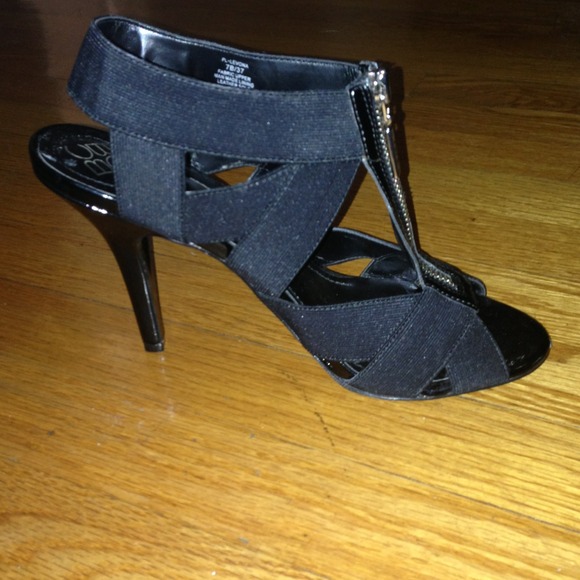 Shoes - Picture 4 of 4