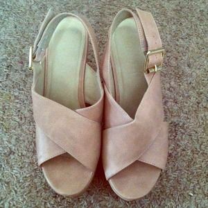 Grayish/pink platform wedged (reserved)