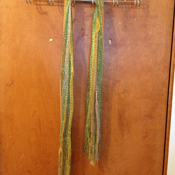 BUNDLE! 4 scarfs! - Picture 3 of 4