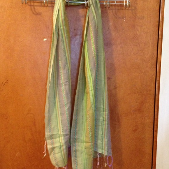 BUNDLE! 4 scarfs! - Picture 4 of 4
