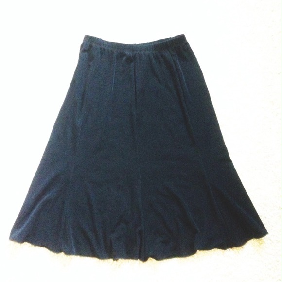 Mid-length pleated black skirt