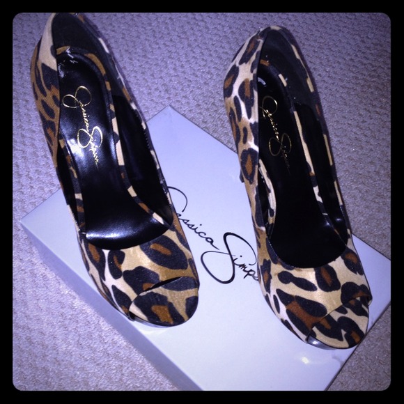 Leopard Jessica Simpson peep-toe heel 9.5
