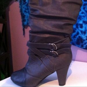 Grey boots w/ silver details